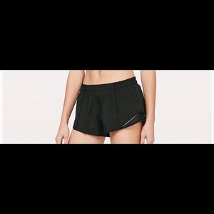 Lululemon hotty hot shorts size 4 2.5”